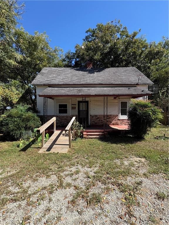 3 bedroom, 1 bathroom, 1,204 sq ft single family residence for sale at 533 Lawrence Street, Monroe, GA 30655