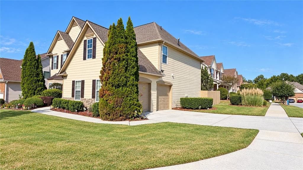 4 bedroom, 3 bathroom, 3,132 sq ft single family residence for rent at 1133 Tranquil Lake Drive, Grayson, GA 30017 for $2,600 a month — photo 2