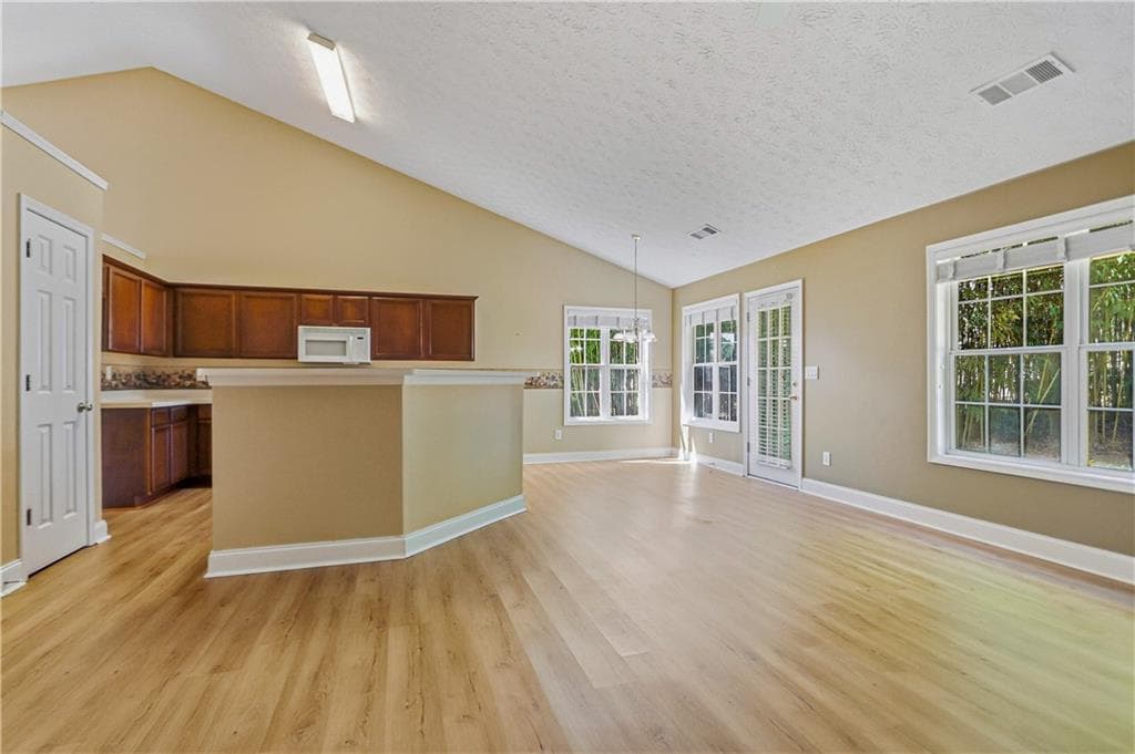4 bedroom, 2 bathroom, 1,884 sq ft single family residence for sale at 2414 Caneridge Point, Marietta, GA 30064 — photo 2