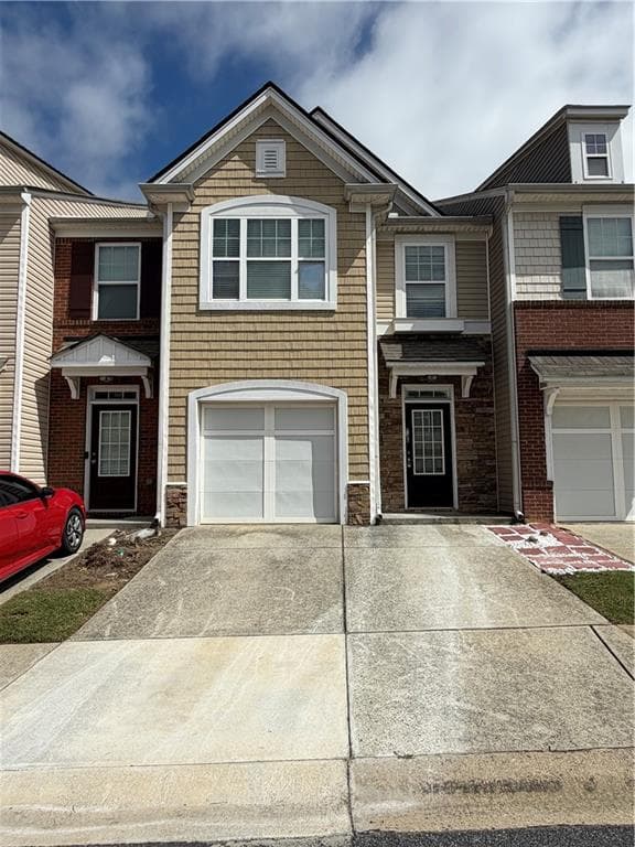 3 bedroom, 3 bathroom, 1,708 sq ft townhouse for sale at 1917 Dilcrest Drive, Duluth, GA 30096 — photo 1 of 16