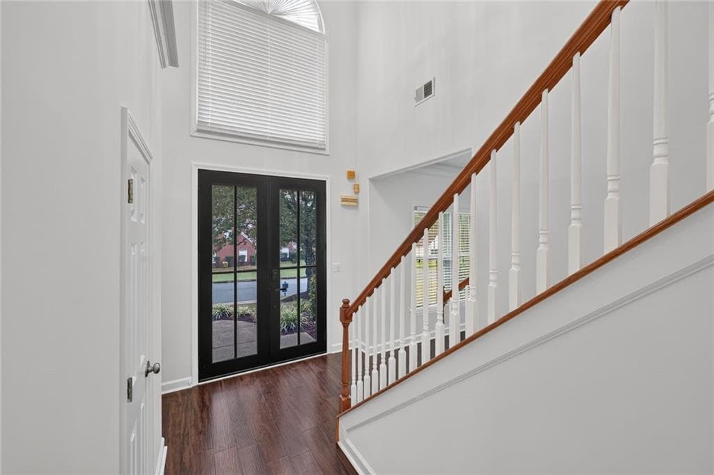 4 bedroom, 3 bathroom, 2,166 sq ft single family residence for sale at 800 Gates Lane, Johns Creek, GA 30022 — photo 2