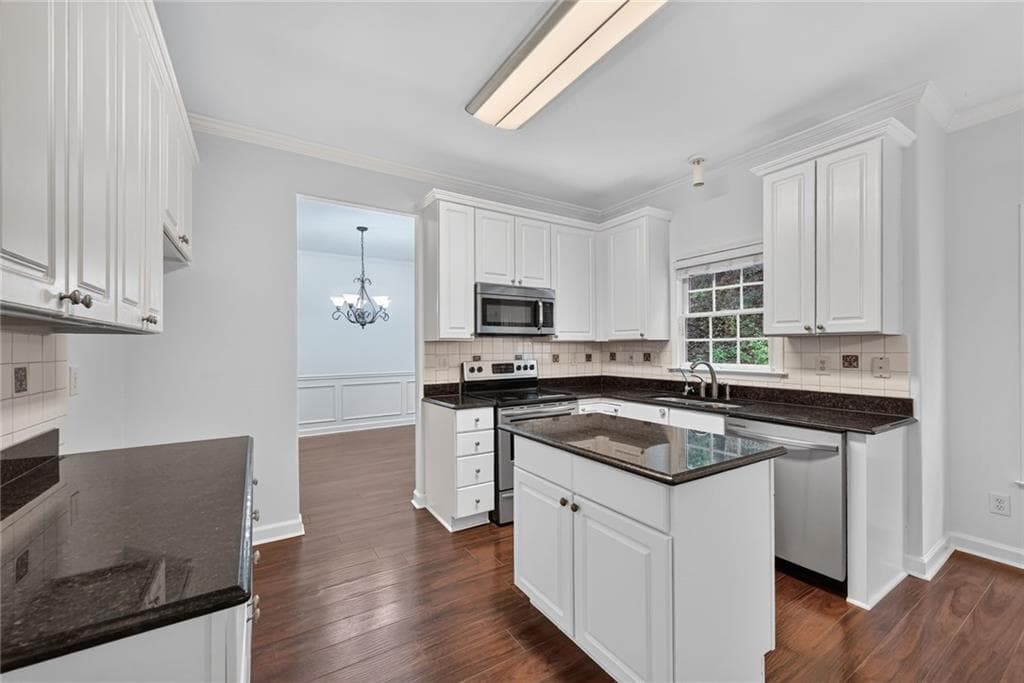 4 bedroom, 3 bathroom, 2,166 sq ft single family residence for sale at 800 Gates Lane, Johns Creek, GA 30022 — photo 7