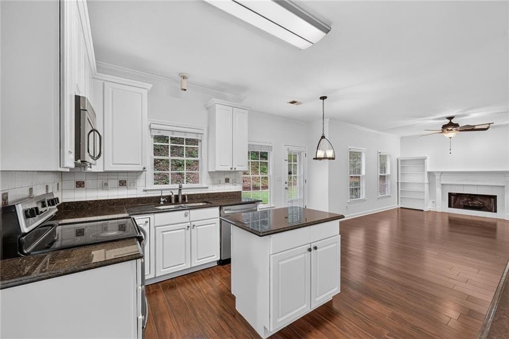 4 bedroom, 3 bathroom, 2,166 sq ft single family residence for sale at 800 Gates Lane, Johns Creek, GA 30022 — photo 8