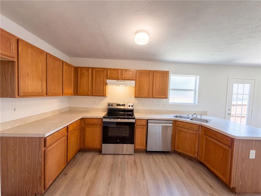 3 bedroom, 3 bathroom, 1,358 sq ft single family residence for sale at 807 Carlton Pointe Place, Palmetto, GA 30268 — photo 2