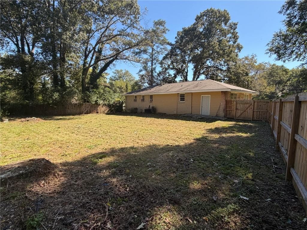 3 bedroom, 2 bathroom, 960 sq ft single family residence for sale at 5555 Noblett Road, Stone Mountain, GA 30087 — photo 4