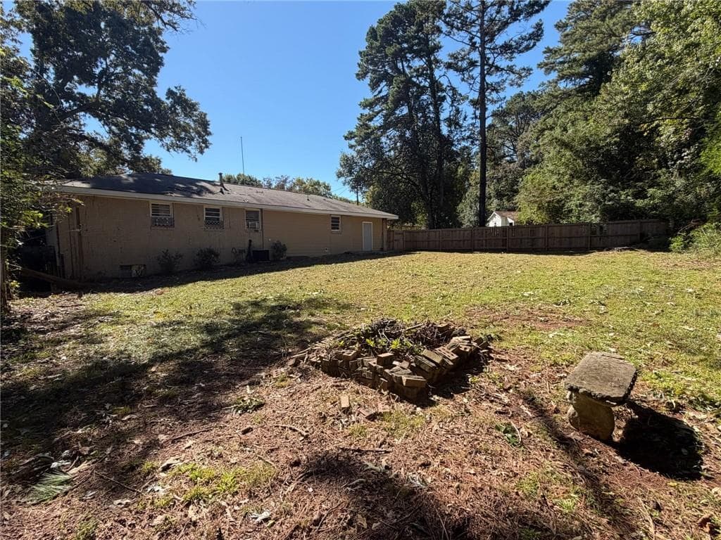 3 bedroom, 2 bathroom, 960 sq ft single family residence for sale at 5555 Noblett Road, Stone Mountain, GA 30087 — photo 5