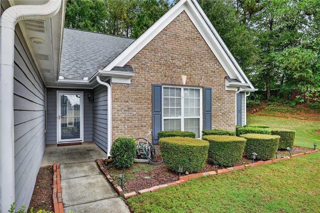 4 bedroom, 2 bathroom, 1,969 sq ft single family residence for sale at 1345 Friendswood Cove, Lawrenceville, GA 30043 — photo 2