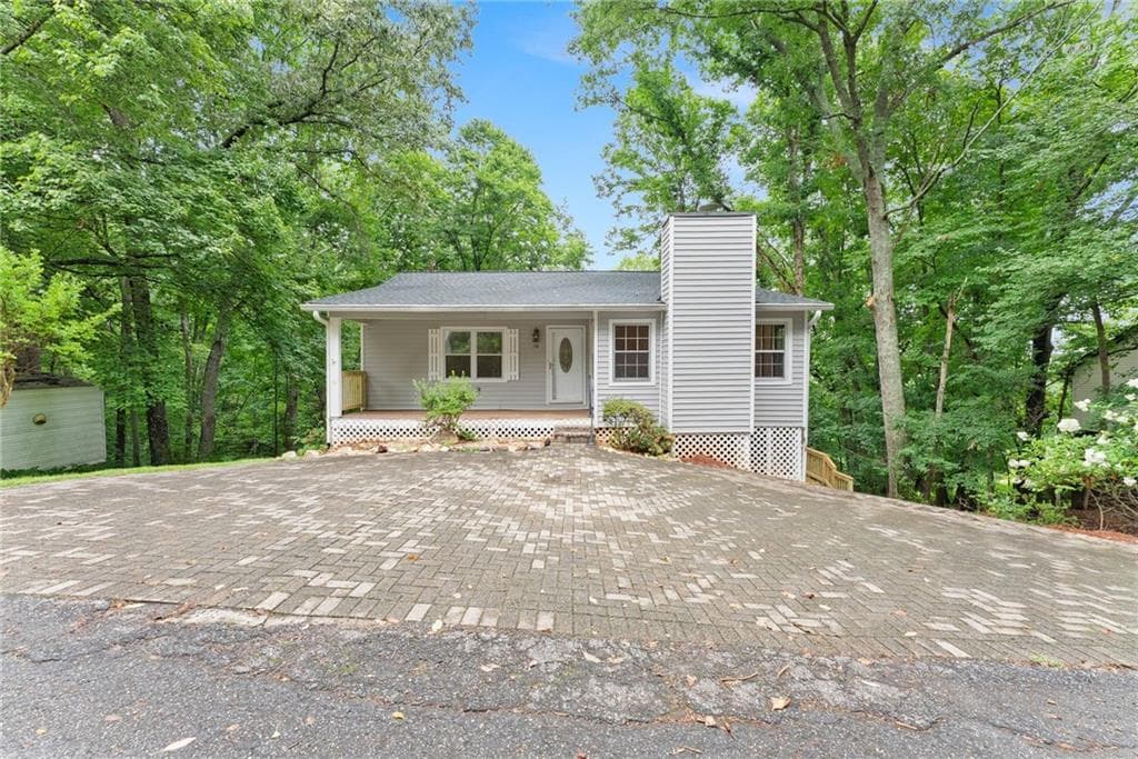 4 bedroom, 2 bathroom, 2,034 sq ft single family residence for sale at 195 Golden Avenue, Dahlonega, GA 30533 — photo 2