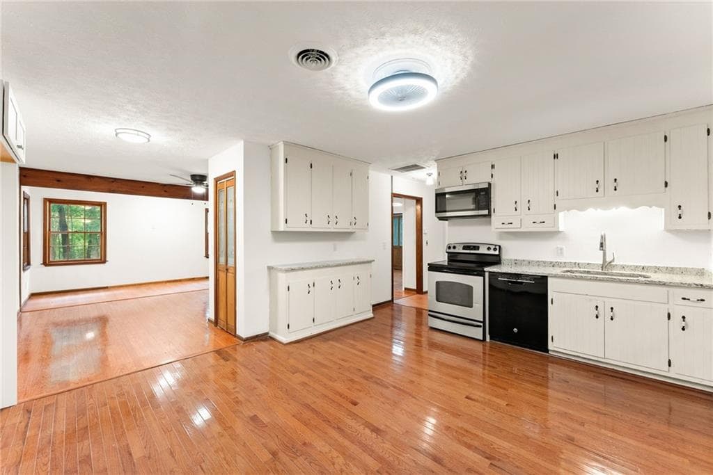 4 bedroom, 2 bathroom, 2,034 sq ft single family residence for sale at 195 Golden Avenue, Dahlonega, GA 30533 — photo 8