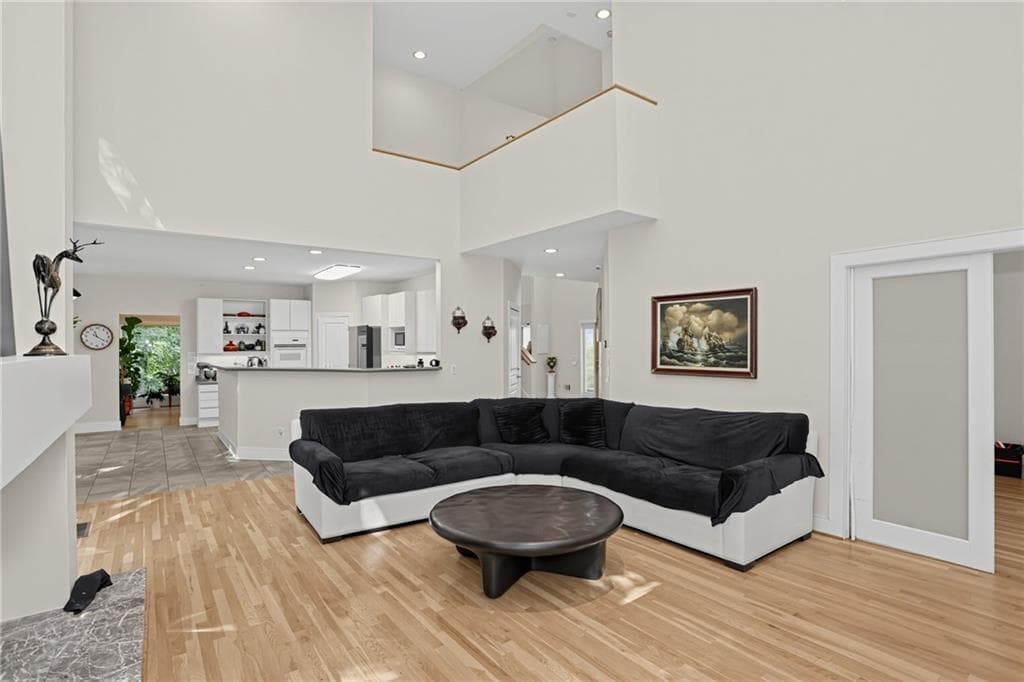 4 bedroom, 3 bathroom, 3,185 sq ft single family residence for rent at 230 Skidaway Court, Johns Creek, GA 30022 for $6,540 a month — photo 5
