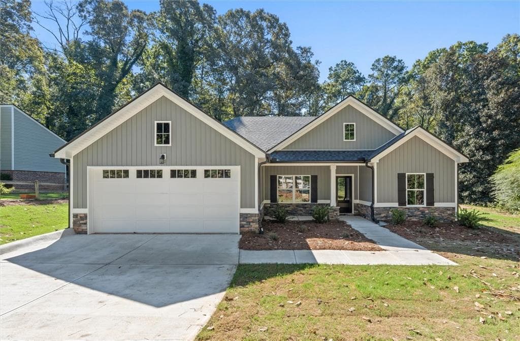 3 bedroom, 2 bathroom, 1,264 sq ft single family residence for sale at 310 Colonial Drive, Carrollton, GA 30117