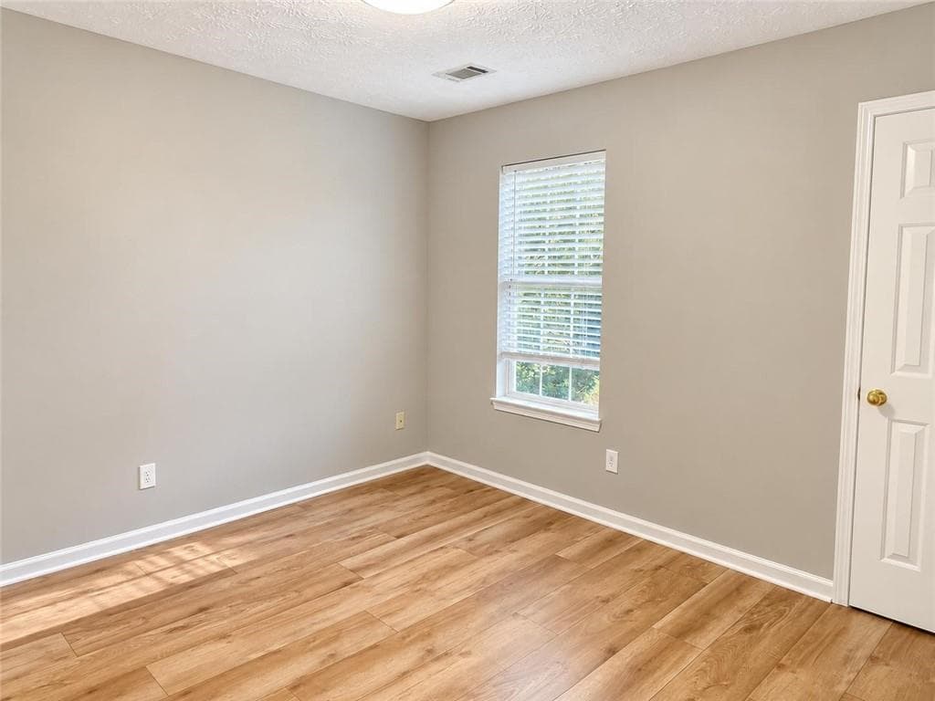 5 bedroom, 2 bathroom, 2,159 sq ft single family residence for sale at 1055 Chatham Road, Buford, GA 30518 — photo 8