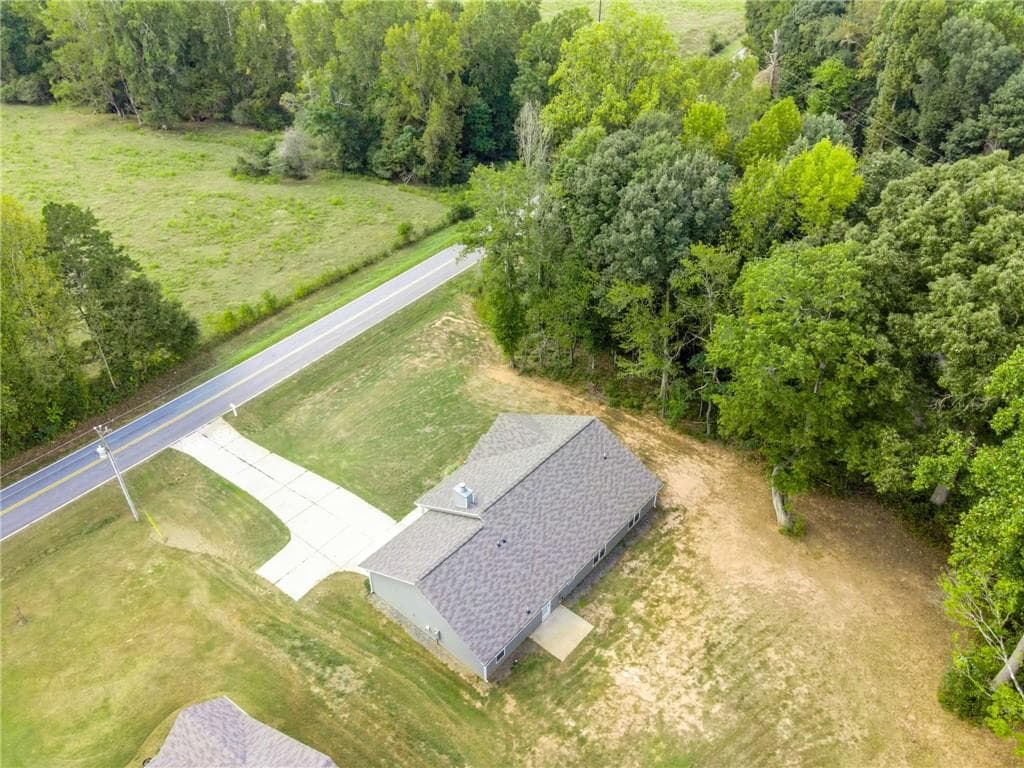 4 bedroom, 3 bathroom, 2,192 sq ft single family residence for sale at 1374 Hardigree Road, Winder, GA 30680 — photo 3