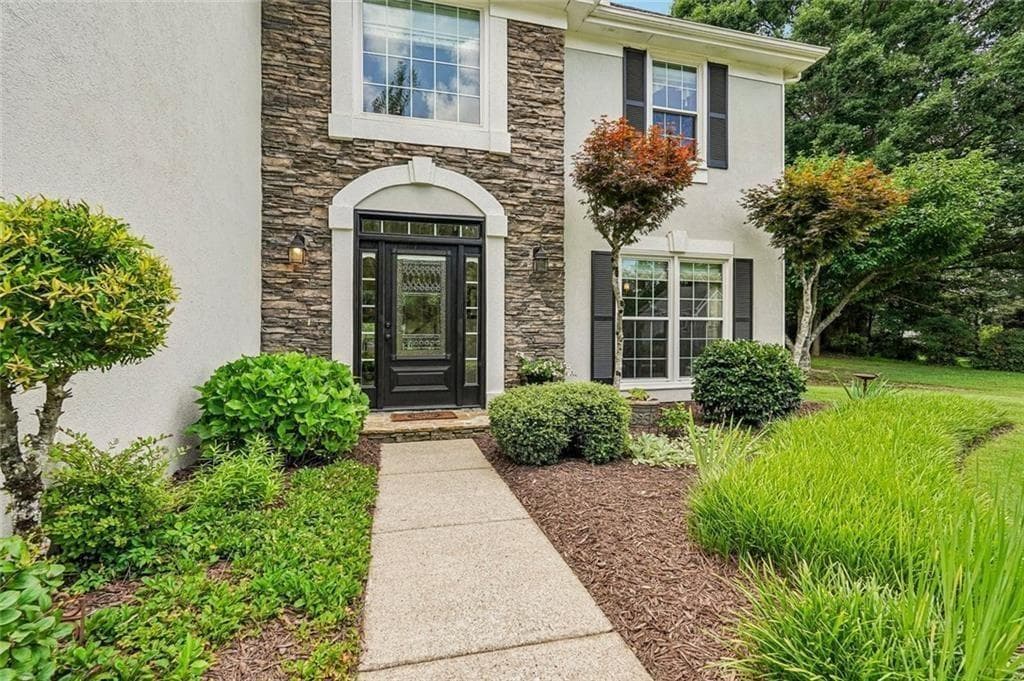4 bedroom, 3 bathroom, 2,672 sq ft single family residence for sale at 162 St Martin Drive, Suwanee, GA 30024 — photo 3