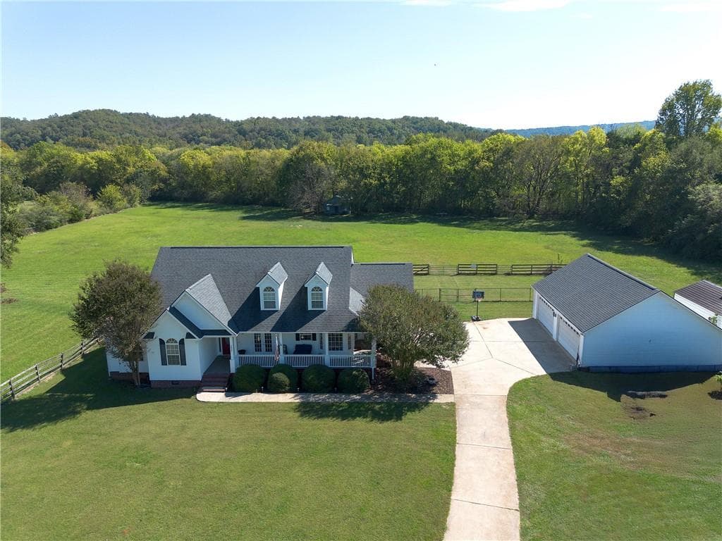 4 bedroom, 3 bathroom, 2,500 sq ft single family residence for sale at 2887 Morgan Valley Road, Rockmart, GA 30153 — photo 3