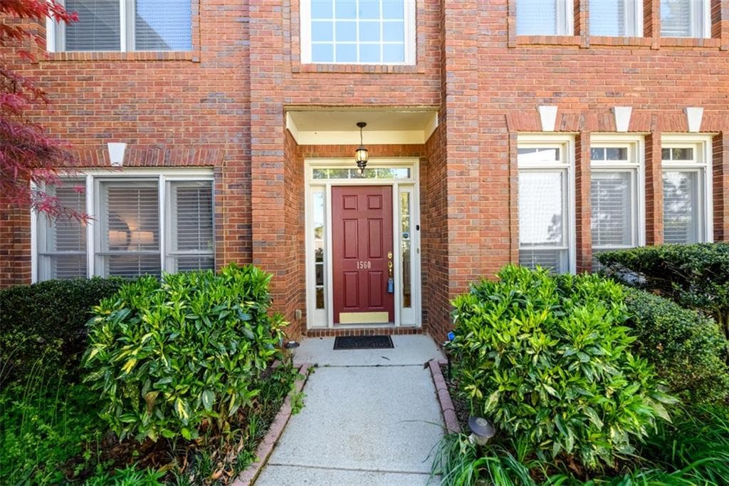 5 bedroom, 3 bathroom, 3,345 sq ft single family residence for rent at 1560 Oak Park Cove, Decatur, GA 30033 for $3,500 a month — photo 2