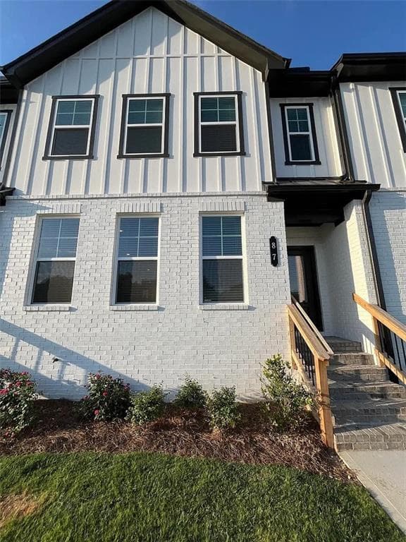 3 bedroom, 5 bathroom, 2,265 sq ft townhouse for rent at 87 Constitution Avenue, Pendergrass, GA 30567 for $2,000 a month