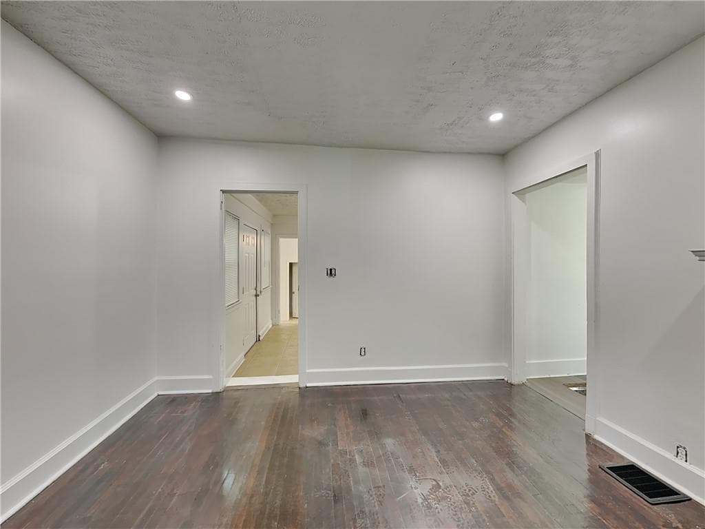3 bedroom, 3 bathroom, 1,320 sq ft single family residence for rent at 542 S Evelyn Place, Atlanta, GA 30318 for $1,575 a month — photo 4