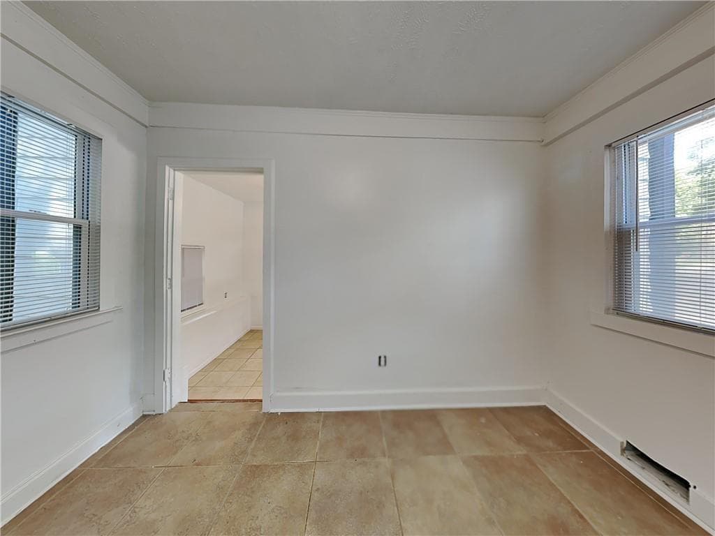 3 bedroom, 3 bathroom, 1,320 sq ft single family residence for rent at 542 S Evelyn Place, Atlanta, GA 30318 for $1,575 a month — photo 6