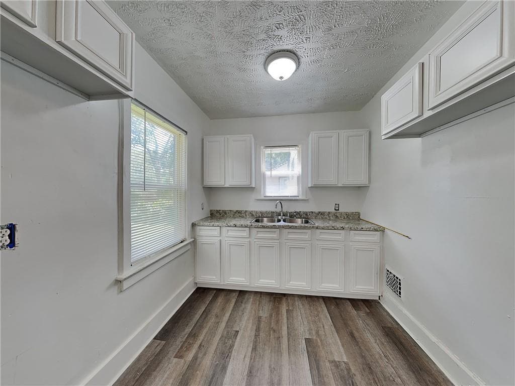 3 bedroom, 3 bathroom, 1,320 sq ft single family residence for rent at 542 S Evelyn Place, Atlanta, GA 30318 for $1,575 a month — photo 7