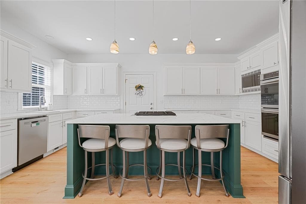 4 bedroom, 5 bathroom, 4,577 sq ft single family residence for sale at 305 Ivy Brook Court, Alpharetta, GA 30004 — photo 3