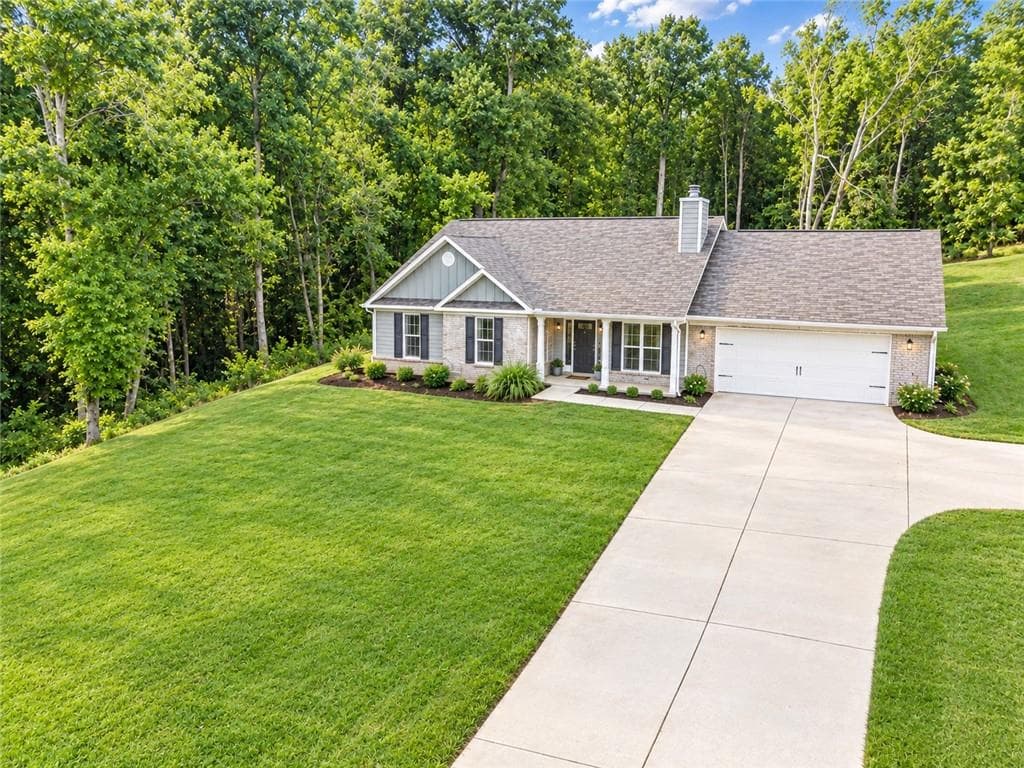 4 bedroom, 3 bathroom, 2,192 sq ft single family residence for sale at 1374 Hardigree Road, Winder, GA 30680 — photo 1 of 41