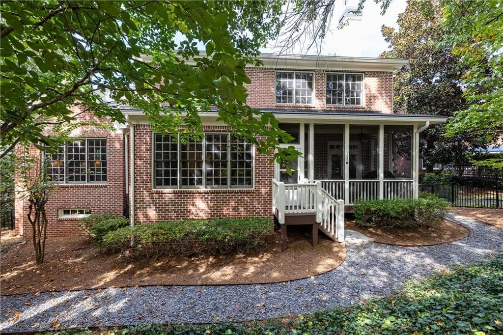 4 bedroom, 5 bathroom, 4,066 sq ft single family residence for sale at 835 Glengate Place, Sandy Springs, GA 30328 — photo 3