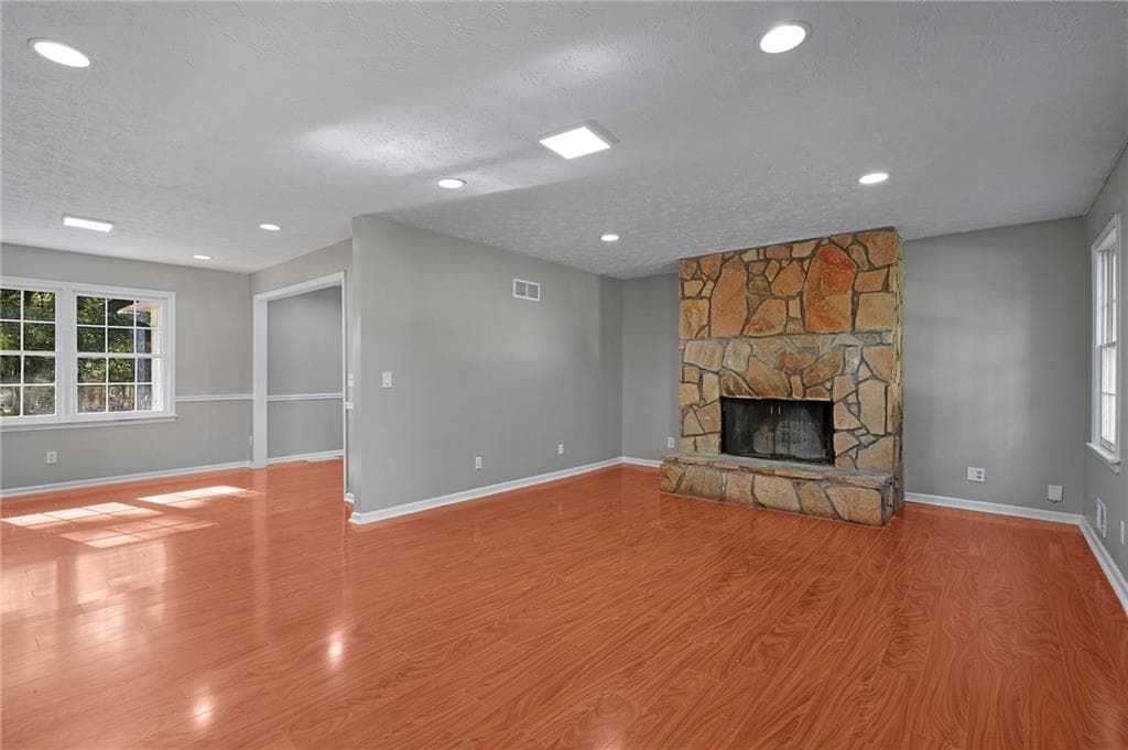 5 bedroom, 2 bathroom, 1,512 sq ft single family residence for sale at 303 Old Farm Road, Woodstock, GA 30188 — photo 6