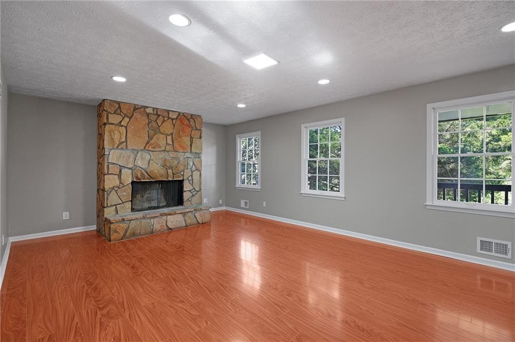 5 bedroom, 2 bathroom, 1,512 sq ft single family residence for sale at 303 Old Farm Road, Woodstock, GA 30188 — photo 7