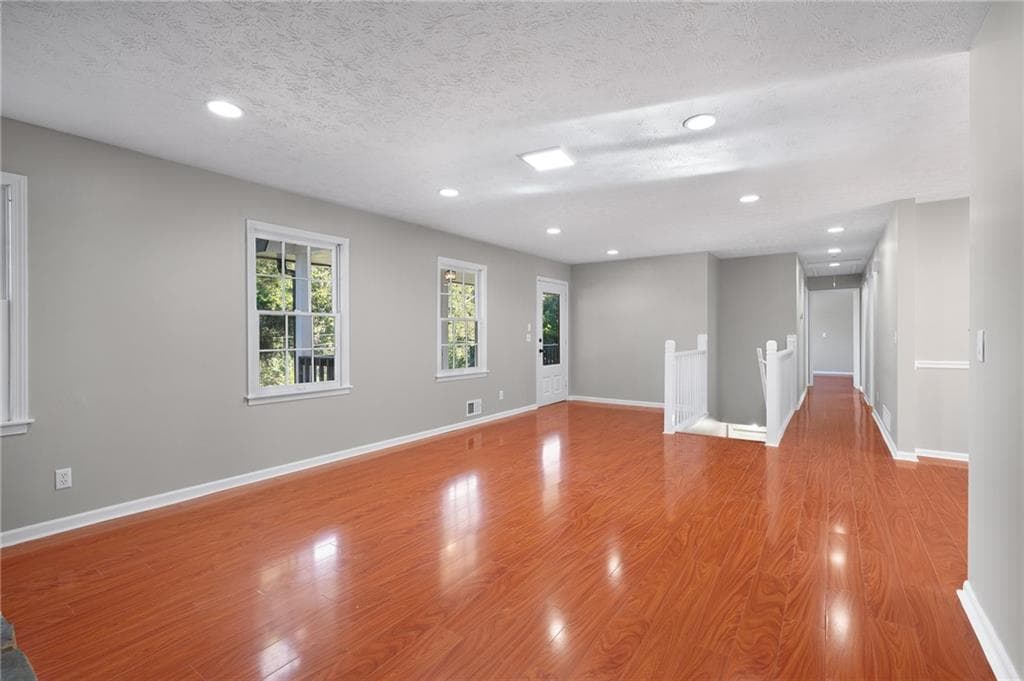 5 bedroom, 2 bathroom, 1,512 sq ft single family residence for sale at 303 Old Farm Road, Woodstock, GA 30188 — photo 8