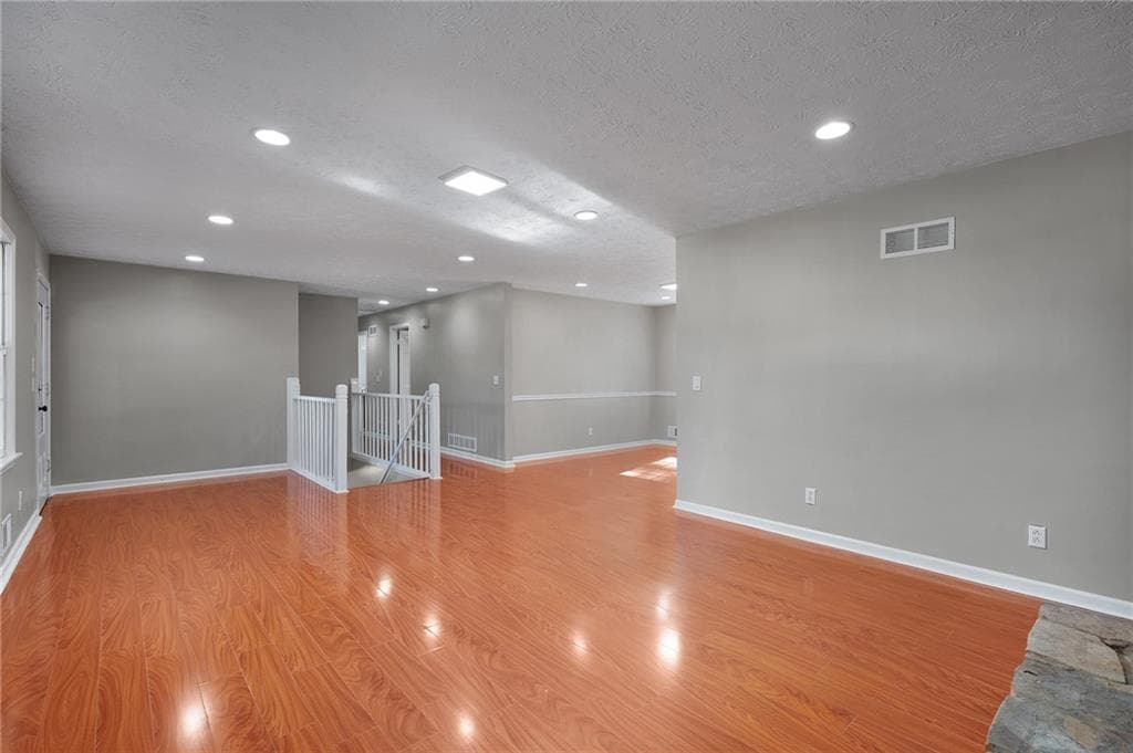 5 bedroom, 2 bathroom, 1,512 sq ft single family residence for sale at 303 Old Farm Road, Woodstock, GA 30188 — photo 9