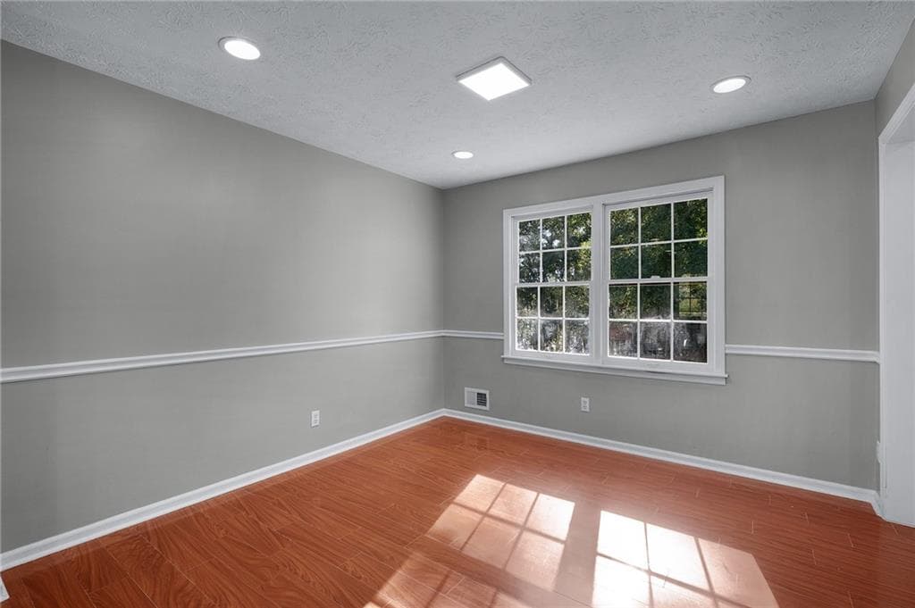 5 bedroom, 2 bathroom, 1,512 sq ft single family residence for sale at 303 Old Farm Road, Woodstock, GA 30188 — photo 10