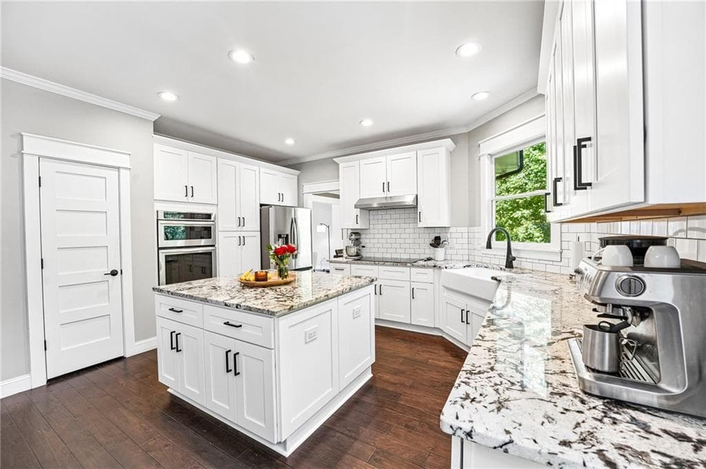 4 bedroom, 3 bathroom, 3,843 sq ft single family residence for sale at 5345 Devonshire Way, Cumming, GA 30040 — photo 2