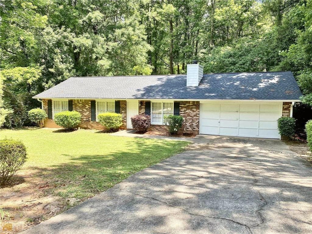 3 bedroom, 2 bathroom, 1,261 sq ft single family residence for rent at 305 Deergrass Trail, Peachtree City, GA 30269 for $2,150 a month
