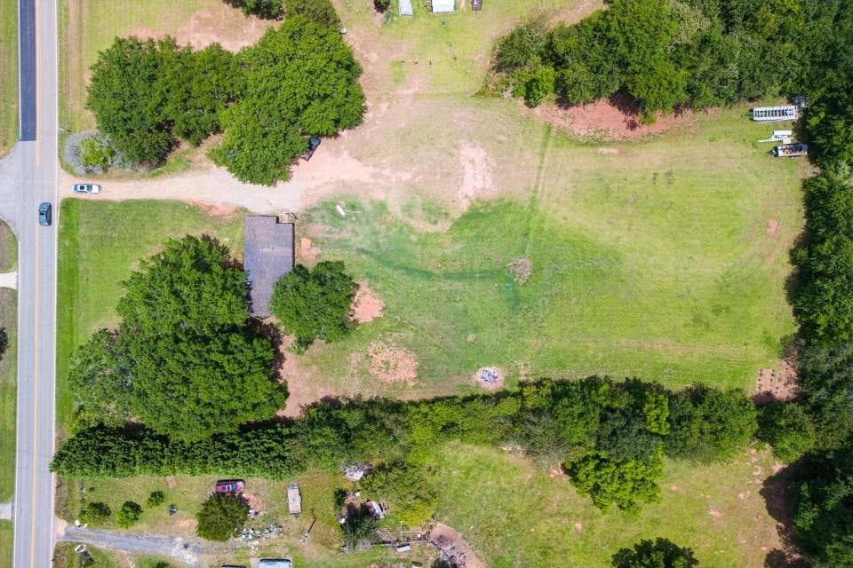 3 bedroom, 2 bathroom, 854 sq ft single family residence for sale at 1302 N Mcdonough Road, Griffin, GA 30223 — photo 2