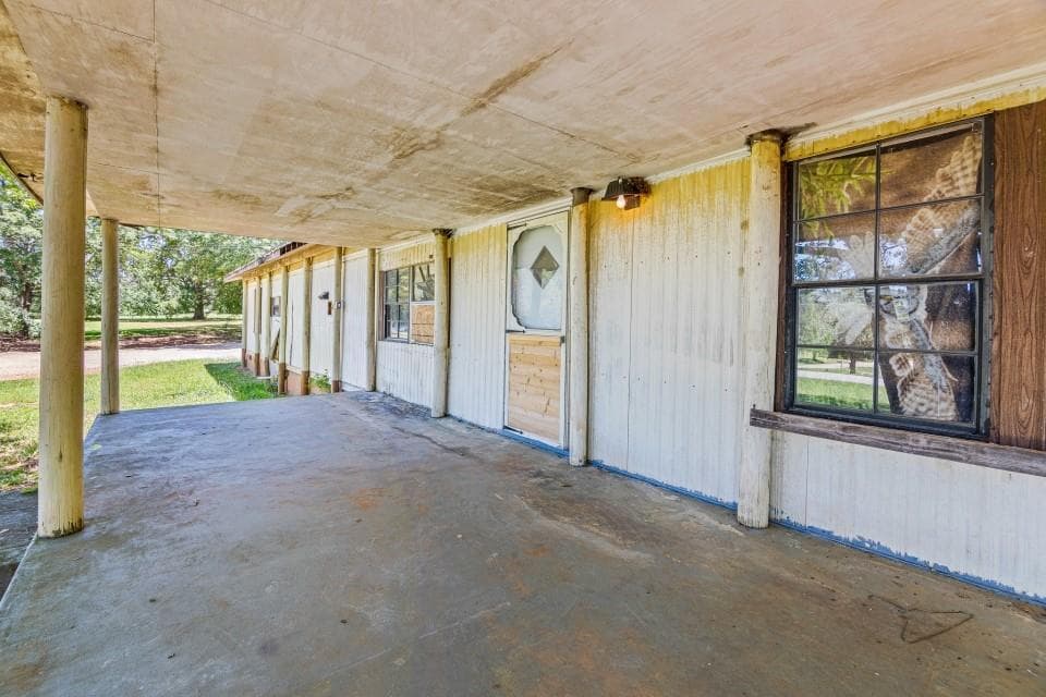 3 bedroom, 2 bathroom, 854 sq ft single family residence for sale at 1302 N Mcdonough Road, Griffin, GA 30223 — photo 3