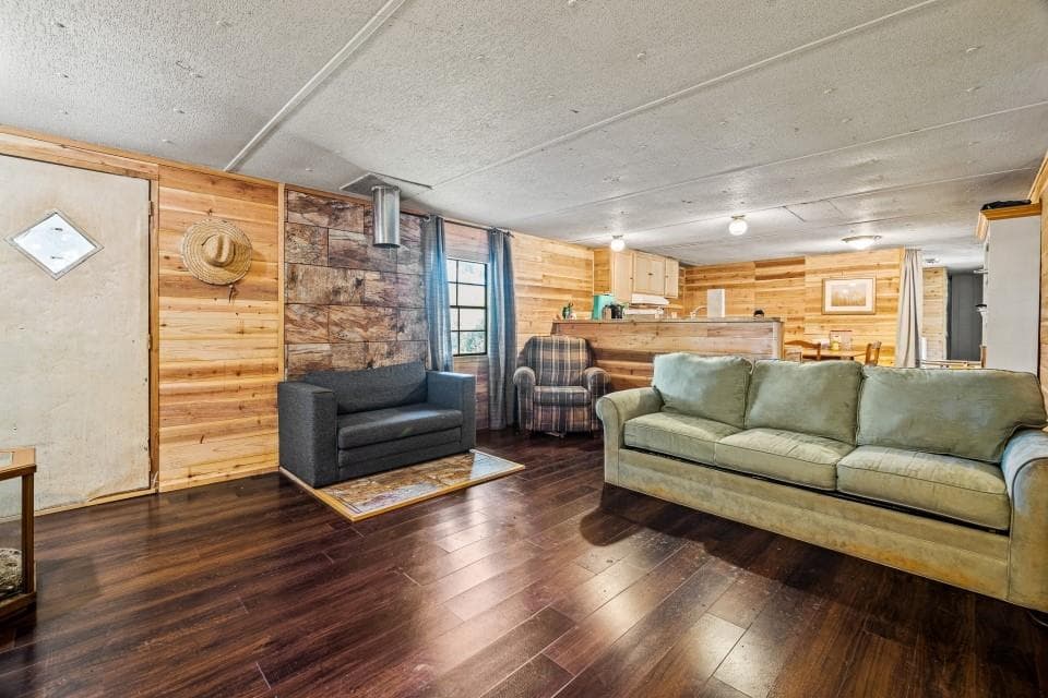 3 bedroom, 2 bathroom, 854 sq ft single family residence for sale at 1302 N Mcdonough Road, Griffin, GA 30223 — photo 4