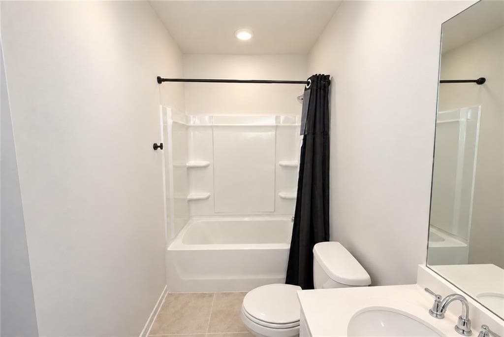 5 bedroom, 5 bathroom, 3,290 sq ft single family residence for rent at 6926 Newcastle Court, Fairburn, GA 30213 for $3,800 a month — photo 8