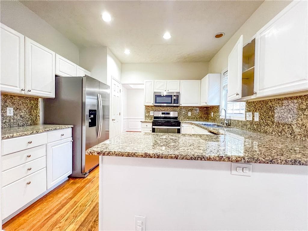 4 bedroom, 3 bathroom, 2,294 sq ft single family residence for rent at 4035 River Green Parkway, Duluth, GA 30096 for $2,450 a month — photo 6