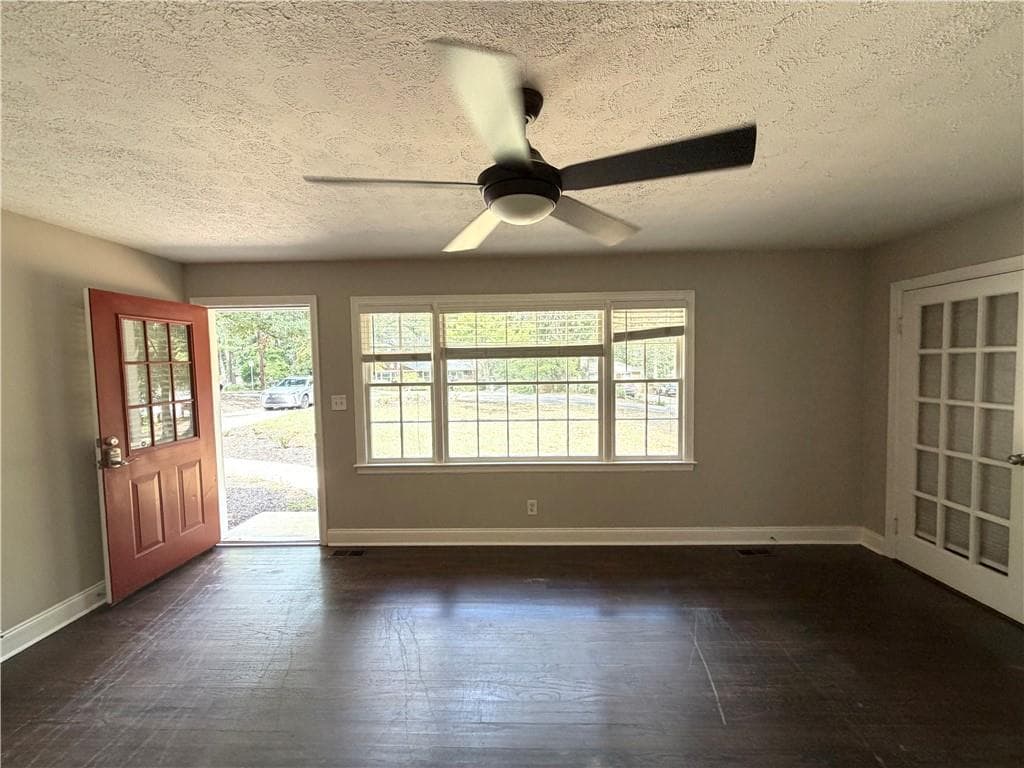 3 bedroom, 1 bathroom, 1,252 sq ft single family residence for rent at 179 Prospect Street, Roswell, GA 30075 for $2,095 a month — photo 3