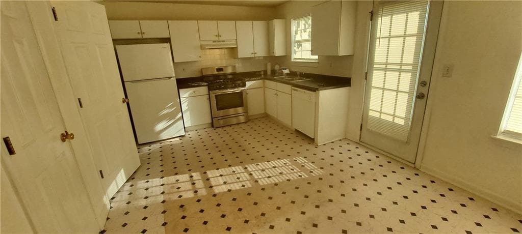 3 bedroom, 2 bathroom, 1,218 sq ft single family residence for rent at 2318 Rambling Way, Stonecrest, GA 30058 for $1,600 a month — photo 3