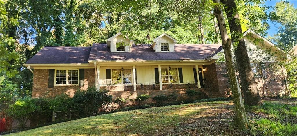 5 bedroom, 3 bathroom, 3,849 sq ft single family residence for sale at 834 Thackston Drive, Marietta, GA 30068 — photo 2