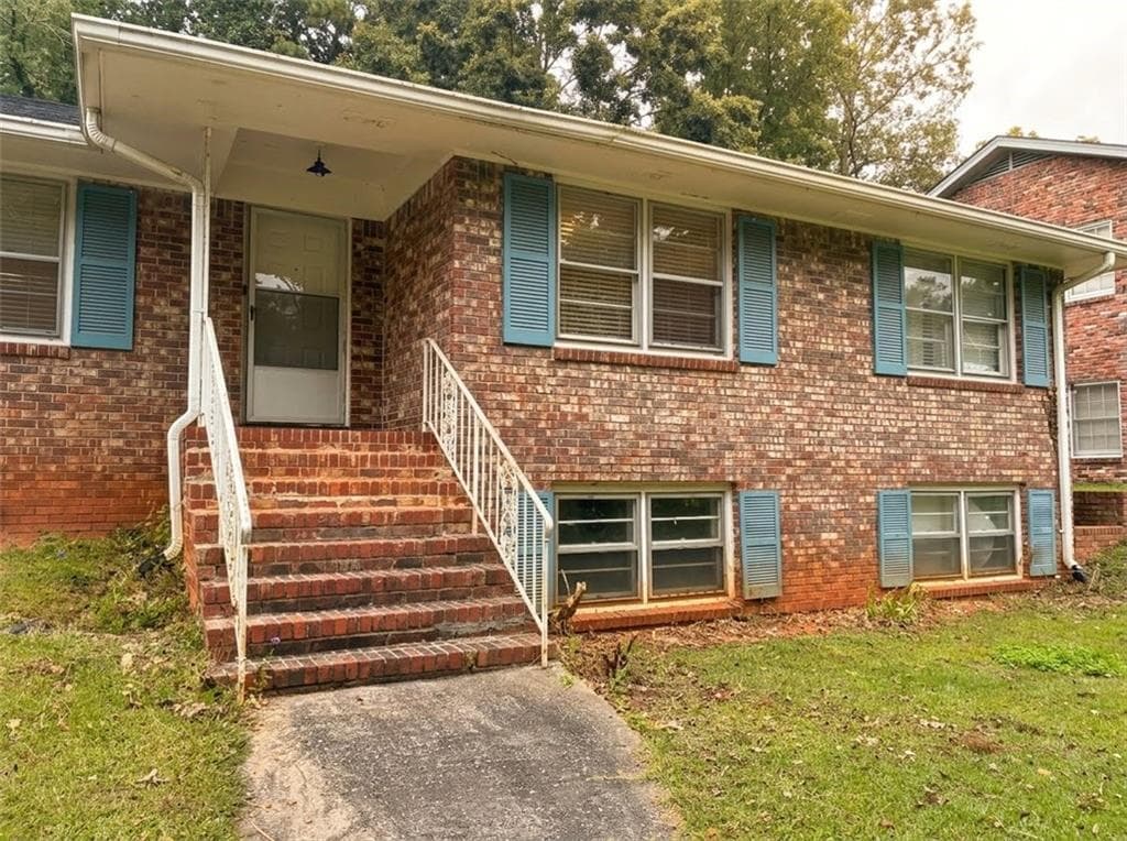 3 bedroom, 2 bathroom, 2,016 sq ft single family residence for rent at 4264 Abingdon Drive, Stone Mountain, GA 30083 for $1,990 a month