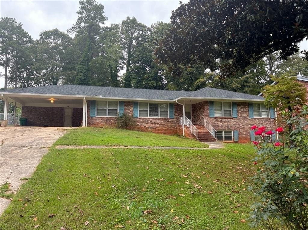 3 bedroom, 2 bathroom, 2,016 sq ft single family residence for rent at 4264 Abingdon Drive, Stone Mountain, GA 30083 for $1,990 a month — photo 2