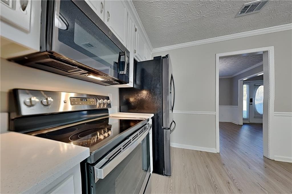 4 bedroom, 3 bathroom, 2,793 sq ft single family residence for rent at 2242 Vintage Oaks Drive, Loganville, GA 30052 for $2,375 a month — photo 6