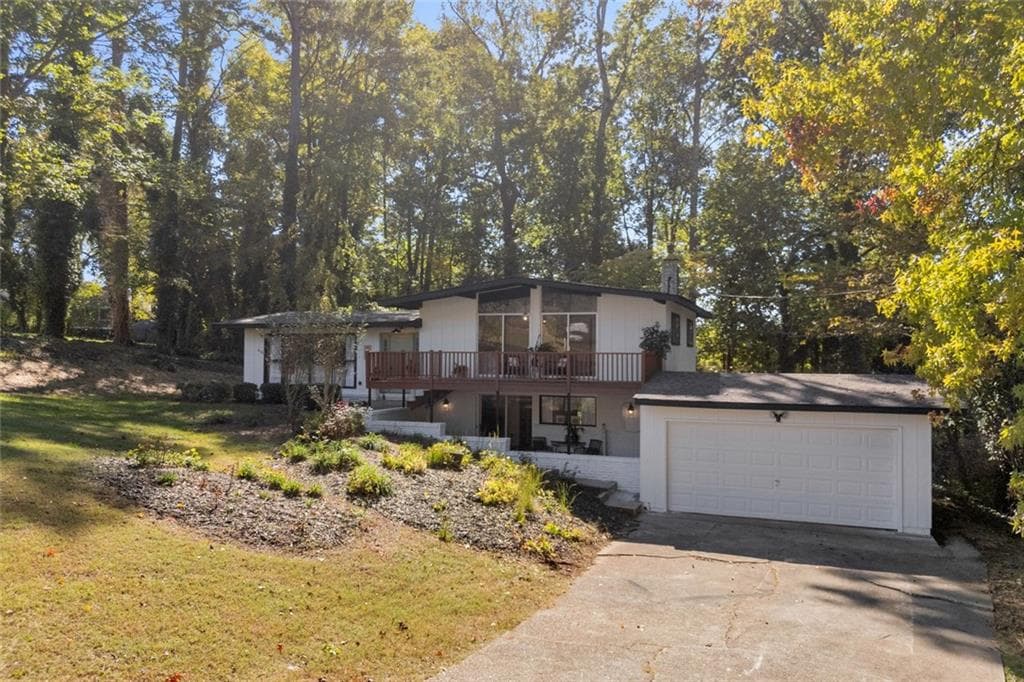 3 bedroom, 3 bathroom, 2,756 sq ft single family residence for sale at 759 Dogwood Drive, Lawrenceville, GA 30046 — photo 2