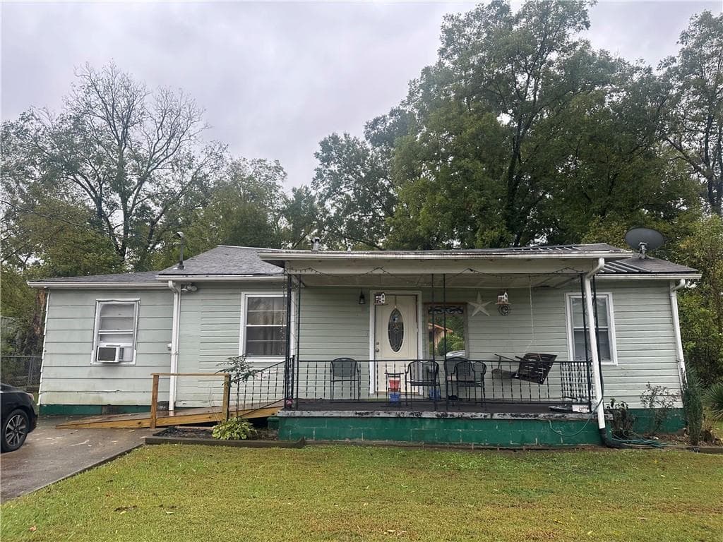 2 bedroom, 1 bathroom, 968 sq ft single family residence for sale at 105 Grover Street, Rome, GA 30161