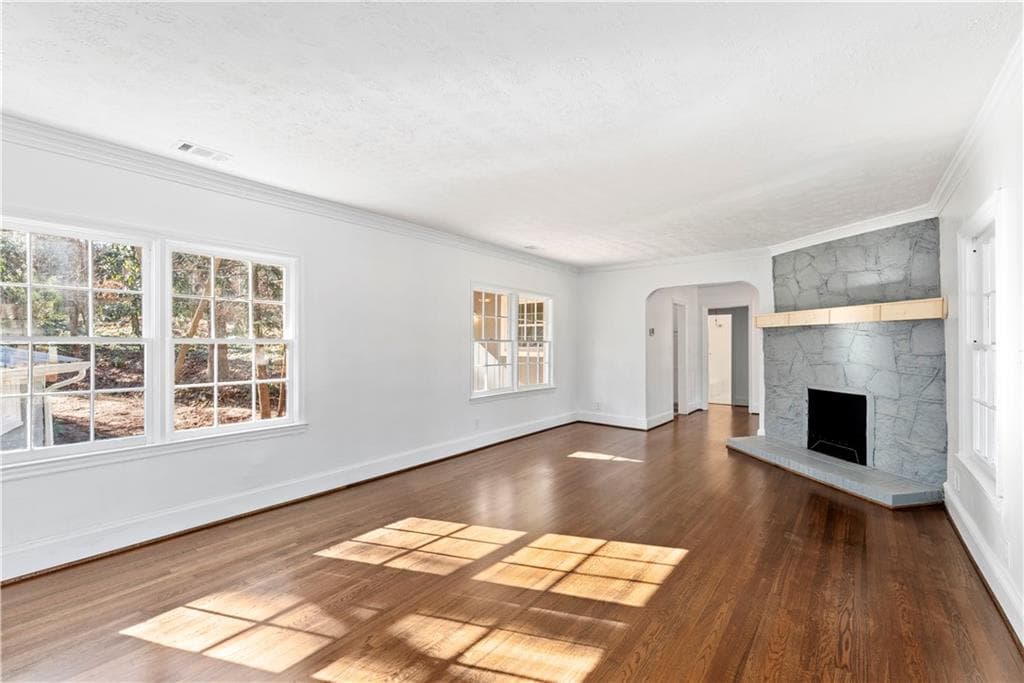 2 bedroom, 1 bathroom triplex for rent at 3310 E Roxboro Road A, Atlanta, GA 30324 for $2,250 a month — photo 2