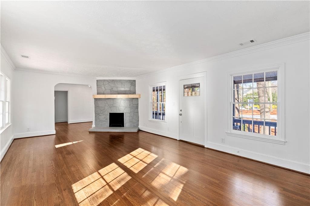 2 bedroom, 1 bathroom triplex for rent at 3310 E Roxboro Road A, Atlanta, GA 30324 for $2,250 a month — photo 3