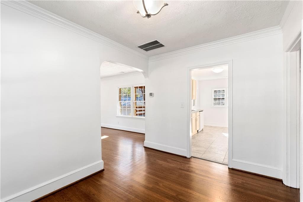 2 bedroom, 1 bathroom triplex for rent at 3310 E Roxboro Road A, Atlanta, GA 30324 for $2,250 a month — photo 7